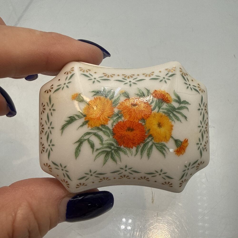 Vintage 1981 Limoges Daughters American Revolution Trinket Box china magnolia